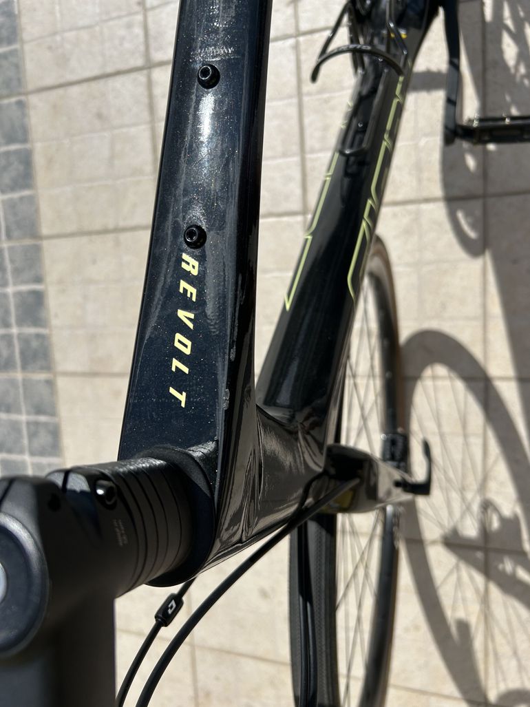 Used Giant Revolt Advanced 2 2024 2024 Road & Gravel, Black — image 8 of 12