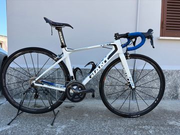 Giant TCR Advanced SL 2-KOM 2018 2018 Road & Gravel usato