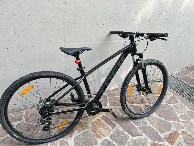 Used Trek Marlin 5 2021 2021 Mountainbike, Black, 27.5, 29 — image 6 of 9