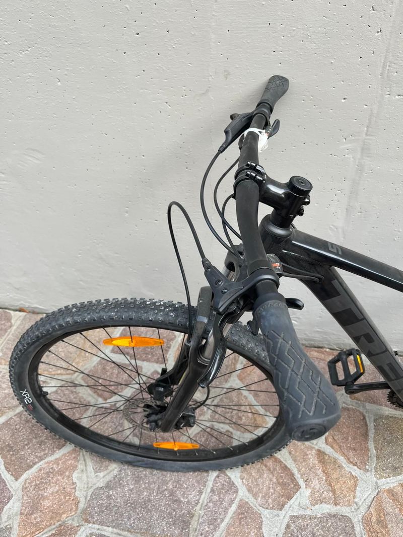 Used Trek Marlin 5 2021 2021 Mountainbike, Black, 27.5, 29 — image 7 of 9