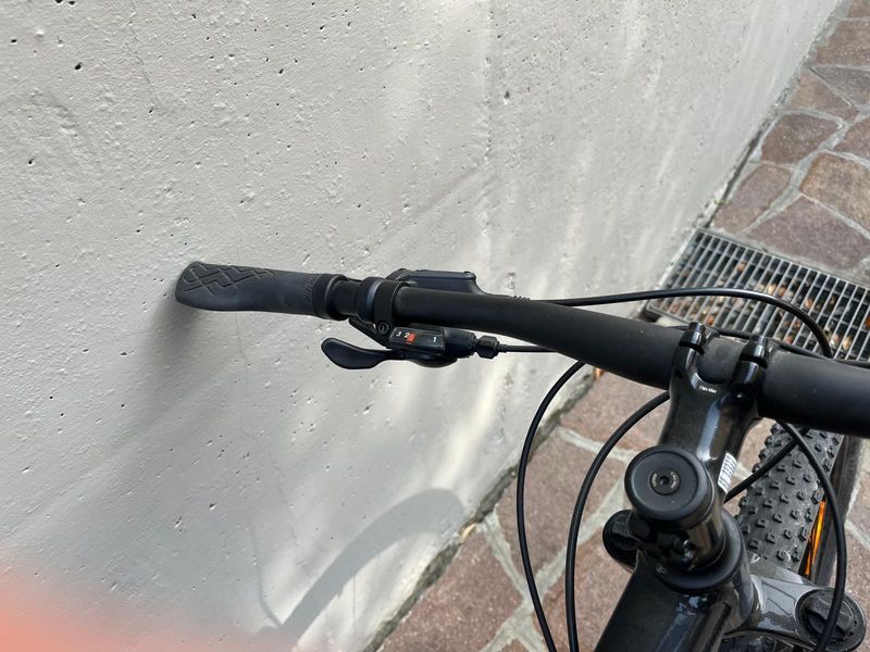 Used Trek Marlin 5 2021 2021 Mountainbike, Black, 27.5, 29 — image 4 of 9