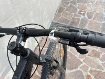 Used Trek Marlin 5 2021 2021 Mountainbike, Black, 27.5, 29 — image 5 of 9