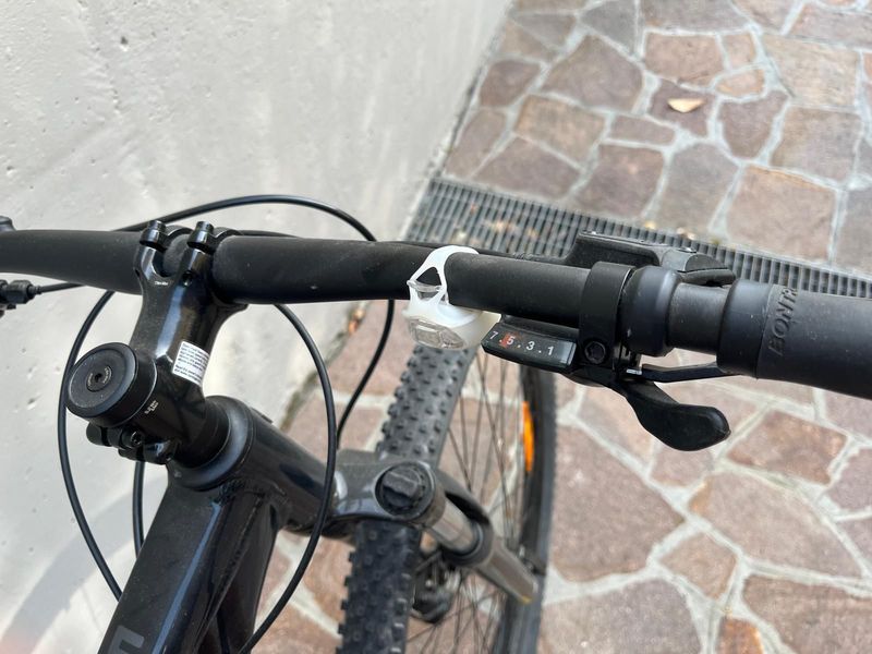 Used Trek Marlin 5 2021 2021 Mountainbike, Black, 27.5, 29 — image 5 of 9