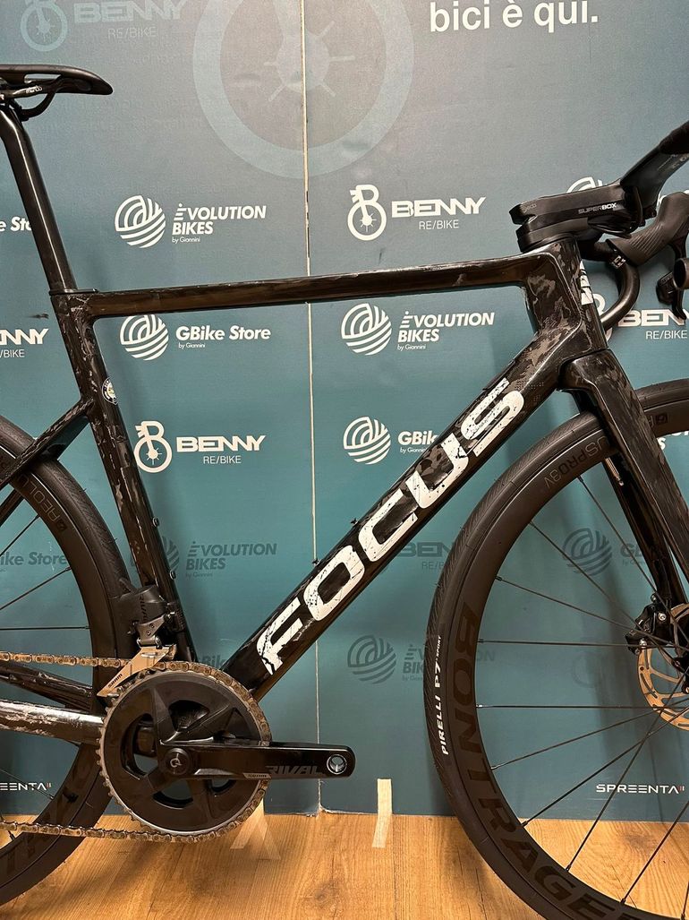 Used Focus Izalco SRAM Rival eTap AXS 2022 Road & Gravel, Black — image 4 of 14