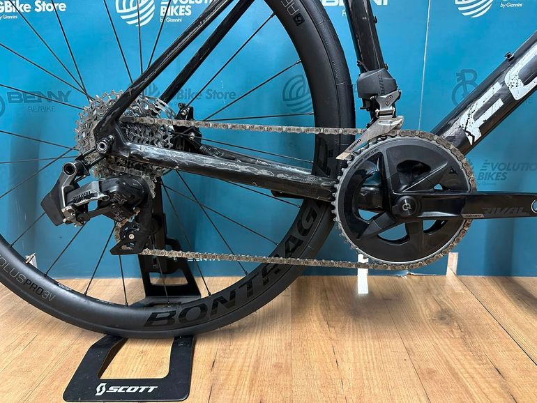 Used Focus Izalco SRAM Rival eTap AXS 2022 Road & Gravel, Black — image 5 of 14