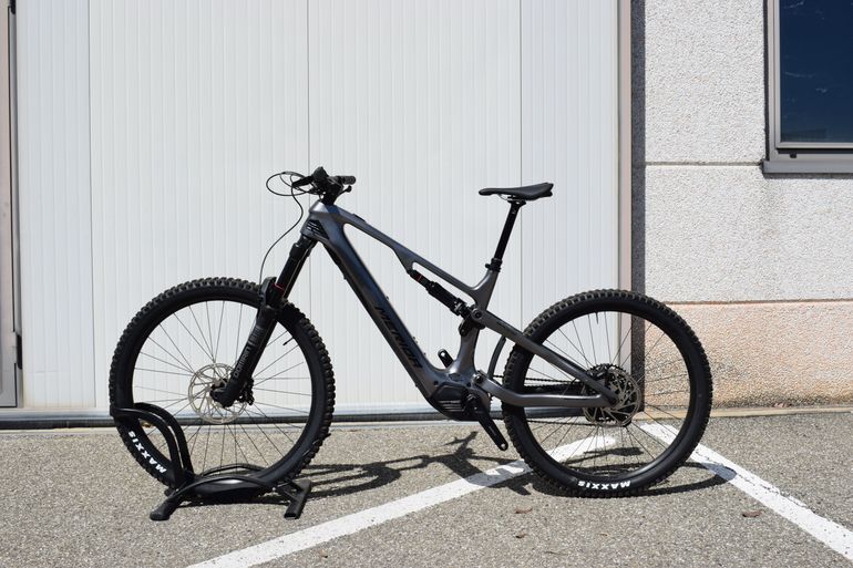 Merida eONE-SIXTY 6000 2024 2024 Mountainbike usato, Grigio chiaro — immagine 3 di 7