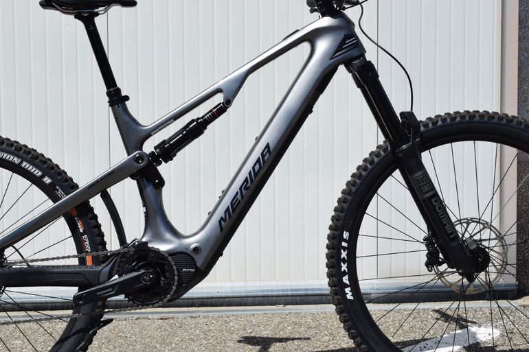 Merida eONE-SIXTY 6000 2024 2024 Mountainbike usato, Grigio chiaro — immagine 2 di 7