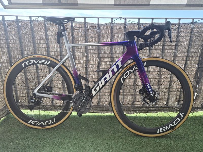 Käytetty Giant Propel Shimano Dura Ace Di2 2026 Road & Gravel