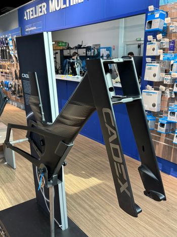 Cadex Tri Frameset 2023 Road & Gravel usato, Nero — immagine 2 di 5
