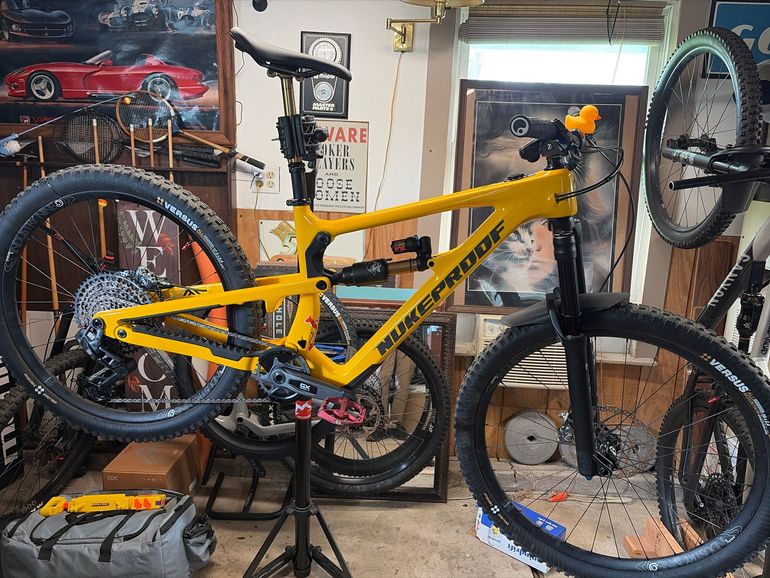 Used Nukeproof Mega 297 Custom SRAM GX Eagle AXS 2021 Mountainbike, Orange — image 2 of 16