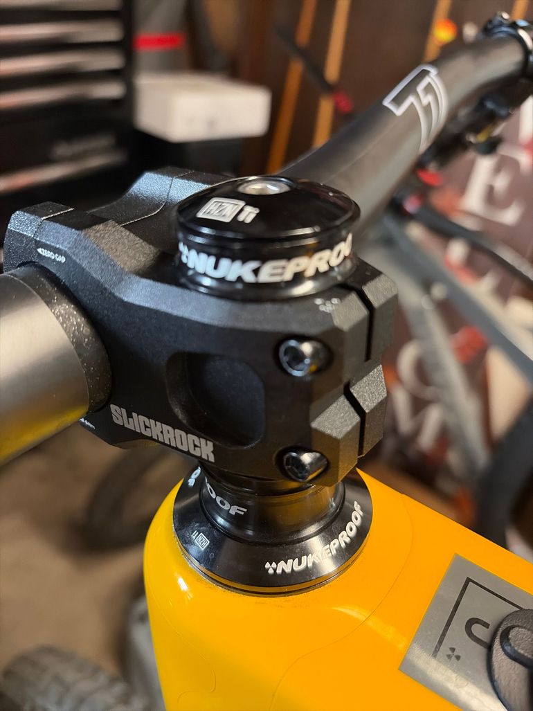 Used Nukeproof Mega 297 Custom SRAM GX Eagle AXS 2021 Mountainbike, Orange — image 15 of 16