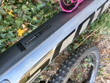 Used Scott Genius 930 2024 2024 Mountainbike, Light Gray, 29 — image 4 of 5