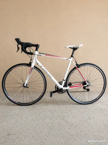 Used Trek 1.1 H2 Compact 2014 2014 Road & Gravel, White — image 1 of 3