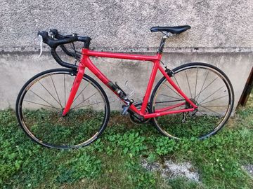 Used Giant Faith Shimano 105 2022 Road & Gravel, Red — image 4 of 4
