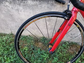 Used Giant Faith Shimano 105 2022 Road & Gravel, Red — image 2 of 4