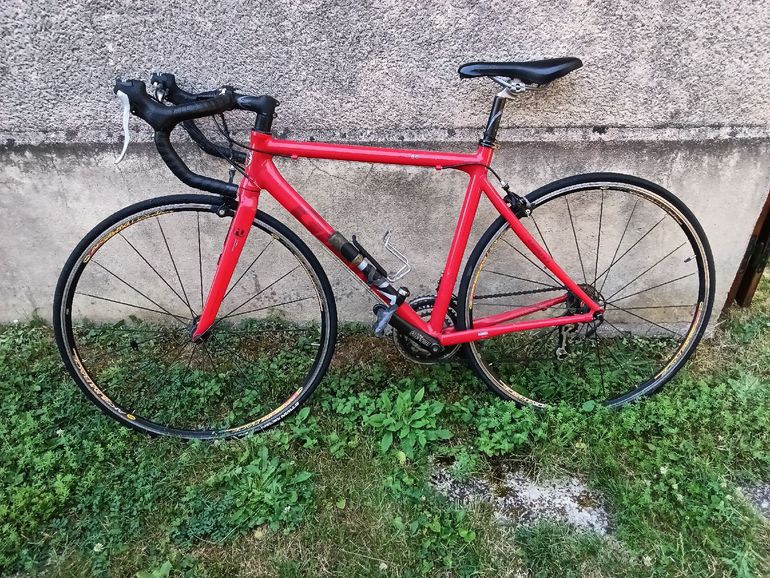 Used Giant Faith Shimano 105 2022 Road & Gravel, Red — image 3 of 4