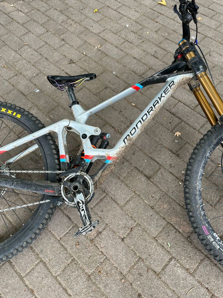 Brugt Mondraker SUMMUM CARBON RR 2022 2022 Mountainbike — billede 5 af 5