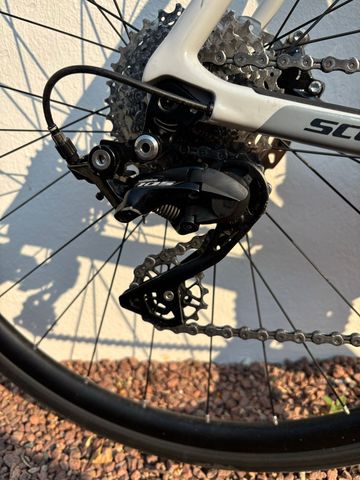 Używany Scott Addict 20 disc 2019 2019 Road & Gravel — zdjęcie 4 z 11