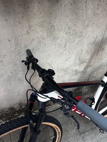 Trek Procaliber Shimano Deore XT 2024 Mountainbike usato, Bianco — immagine 13 di 17