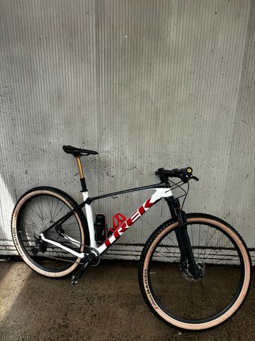 Trek Procaliber Shimano Deore XT 2024 Mountainbike usato, Bianco — immagine 2 di 17