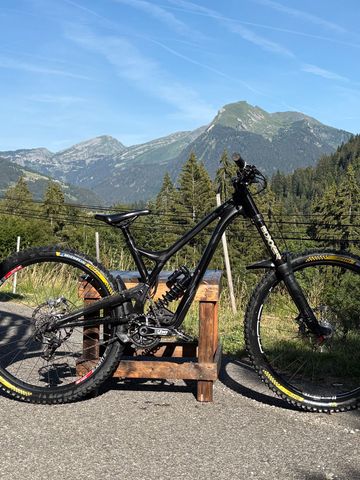Used Commencal SUPREME DH V4.2 ESSENTIAL 650B 2018 2018 MTB