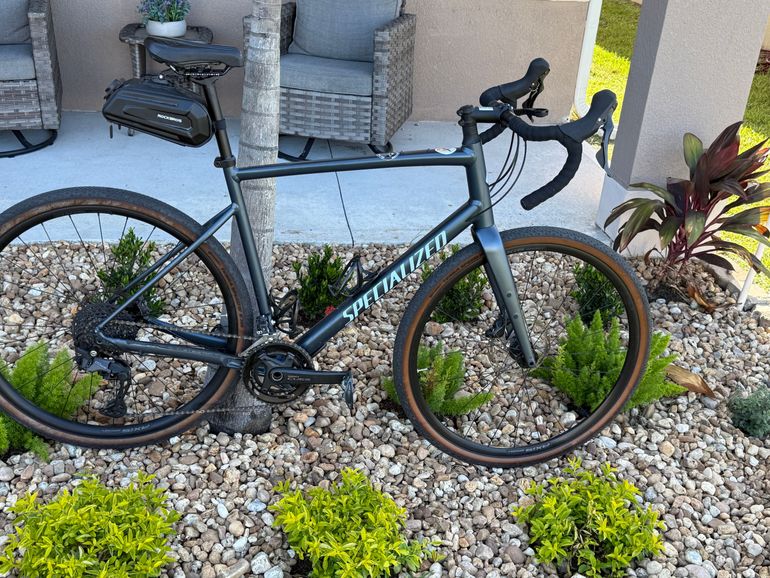 Used Specialized Diverge E5 2025 2025 Road & Gravel, Red — image 2 of 11