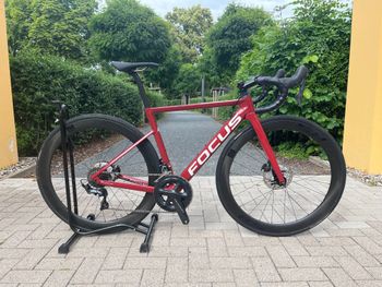 Käytetty Focus IZALCO MAX DISC 8.8 2021 2021 Road & Gravel