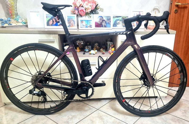 Used Scoot addict gravel 20, Custom SRAM Rival eTap AXS 2022 Road & Gravel