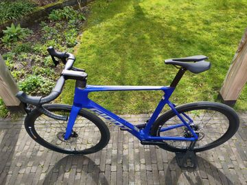 Używany Giant Propel Advanced 1 2024 2024 Road & Gravel — zdjęcie 12 z 15