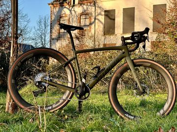 Used Specialized Diverge Comp 2024 2024 Road & Gravel, Green — image 1 of 3
