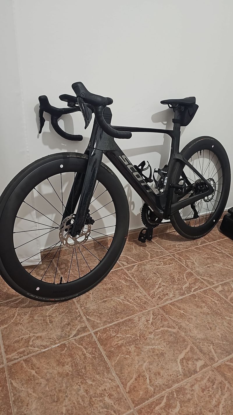 Scott Foil RC 20 2024 2024 Road & Gravel usato