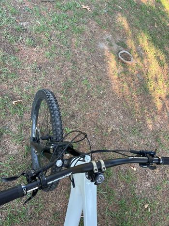 Vitus sommet Custom Shimano Deore 2023 Mountainbike d'occasion — image 3 sur 4