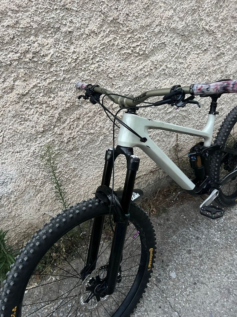 Used Vitus sommet Custom Shimano Deore 2023 Mountainbike, White — image 1 of 7