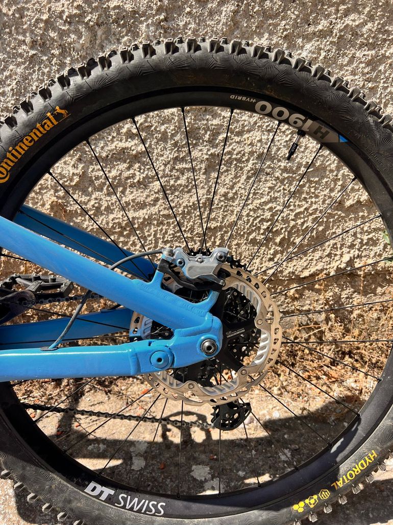 Used Vitus sommet Custom Shimano Deore 2023 Mountainbike, White — image 4 of 5