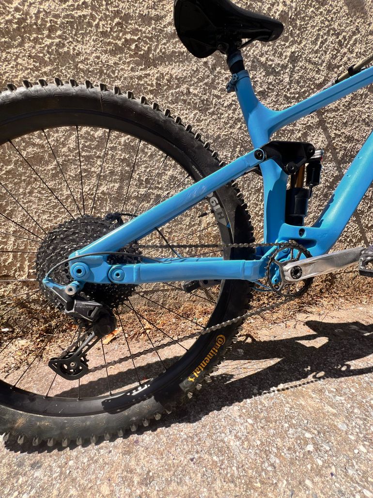 Used Vitus sommet Custom Shimano Deore 2023 Mountainbike, White — image 3 of 5