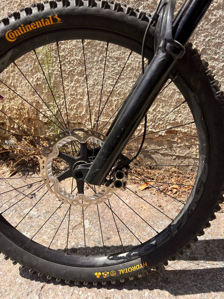 Used Vitus sommet Custom Shimano Deore 2023 Mountainbike, White — image 5 of 5