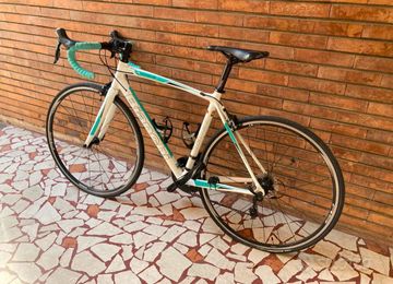 Tweedehands Bianchi Via Nirone Dama Sora 2018 2018 Road & Gravel — afbeelding 3 van 4