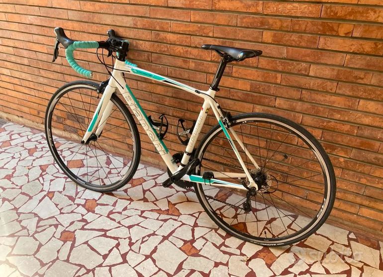 Bianchi Via Nirone Dama Sora 2018 2018 Road & Gravel usato, Bianco — immagine 3 di 4