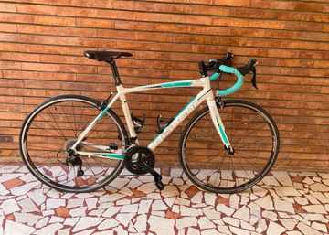 Używany Bianchi Via Nirone Dama Sora 2018 2018 Road & Gravel
