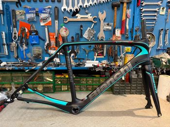 Bianchi Infinito CV Disc Q.R. NOS. NUOVO. Frameset 2016 Road & Gravel usato