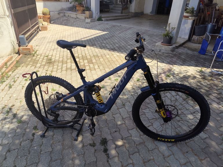 Brugt PIVOT SHUTTLE LT Bosch Race 2025 Mountainbike — billede 2 af 5