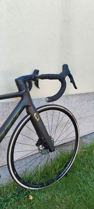 Używany Scott Addict RC 30 2024 2024 Road & Gravel — zdjęcie 3 z 8