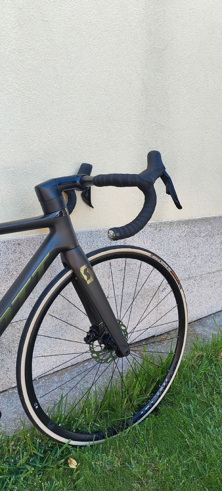 Brugt Scott Addict RC 30 2024 2024 Road & Gravel — billede 3 af 8