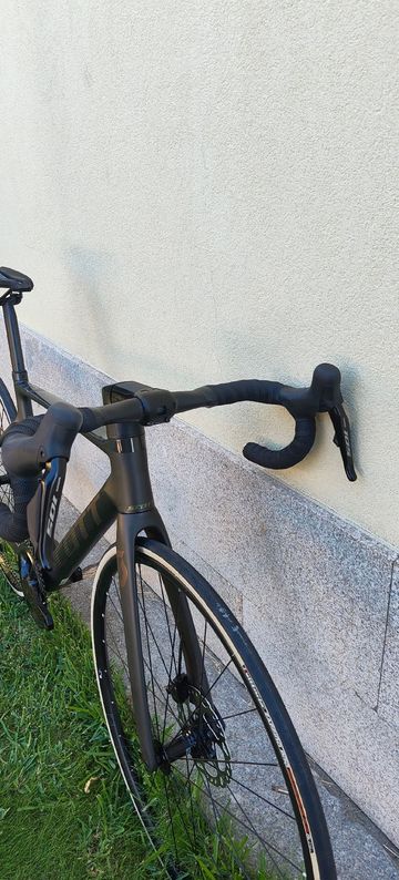 Używany Scott Addict RC 30 2024 2024 Road & Gravel — zdjęcie 4 z 8