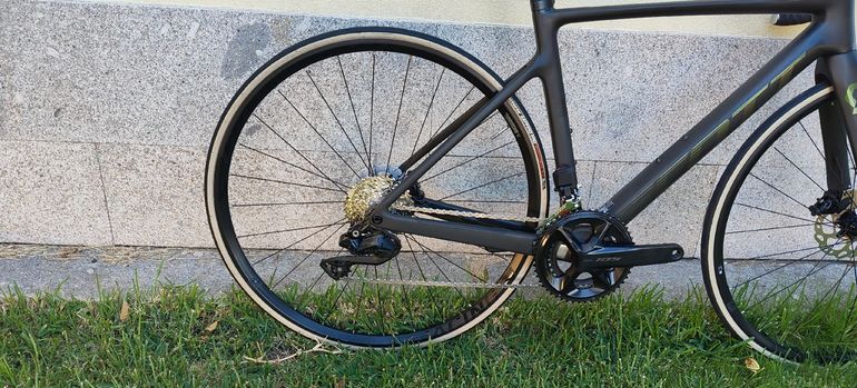 Brugt Scott Addict RC 30 2024 2024 Road & Gravel — billede 2 af 8