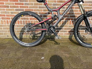 Used Santa Cruz V10 Shimano ZEE 2014 Mountainbike, Red — image 3 of 10
