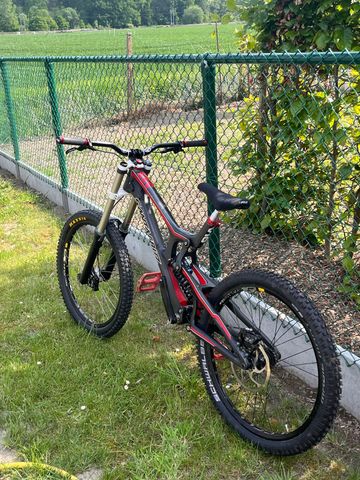 Used Santa Cruz V10 Shimano ZEE 2014 Mountainbike, Red — image 8 of 10