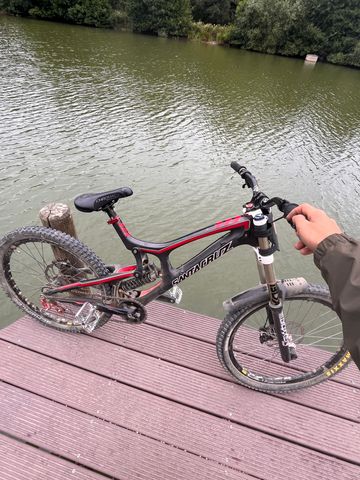 Used Santa Cruz V10 Shimano ZEE 2014 Mountainbike, Red — image 6 of 10