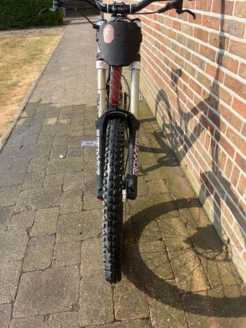Used Santa Cruz V10 Shimano ZEE 2014 Mountainbike, Red — image 4 of 10