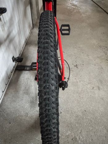 Trek Marlin 8 2022 2022 Mountainbike de segunda mano, Rojo — imagen 7 de 8